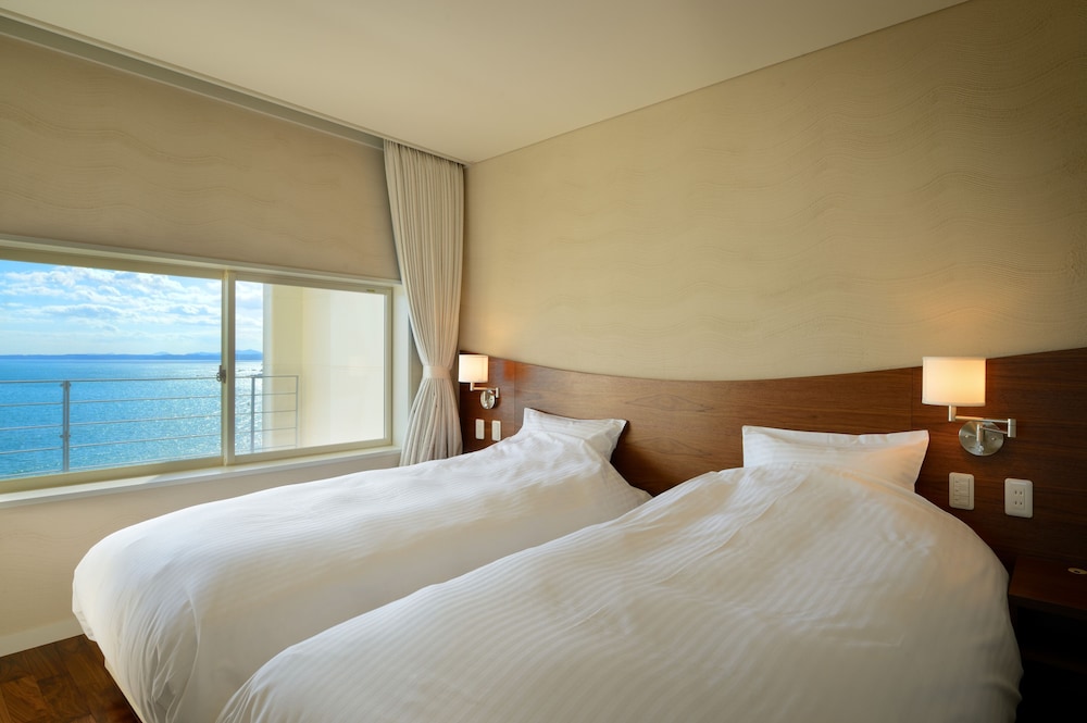 Twin Room, 2 Twin Beds, Non Smoking, Ocean View photo 2