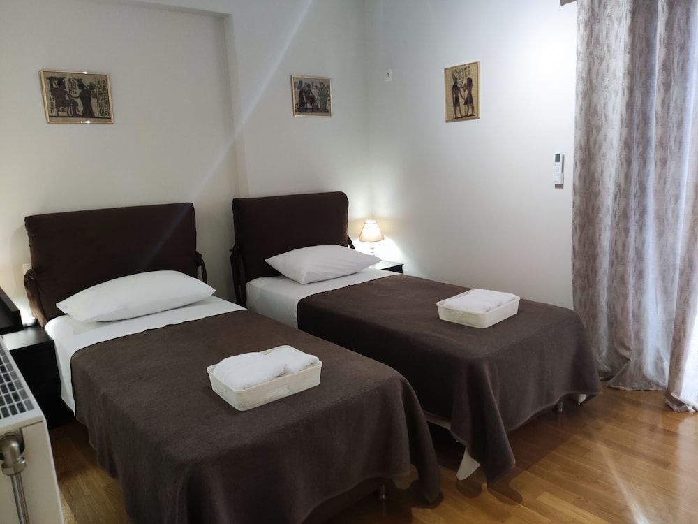 Economy Apartment, 3 Bedrooms, Non Smoking, Private Bathroom (A4) - Photo 14