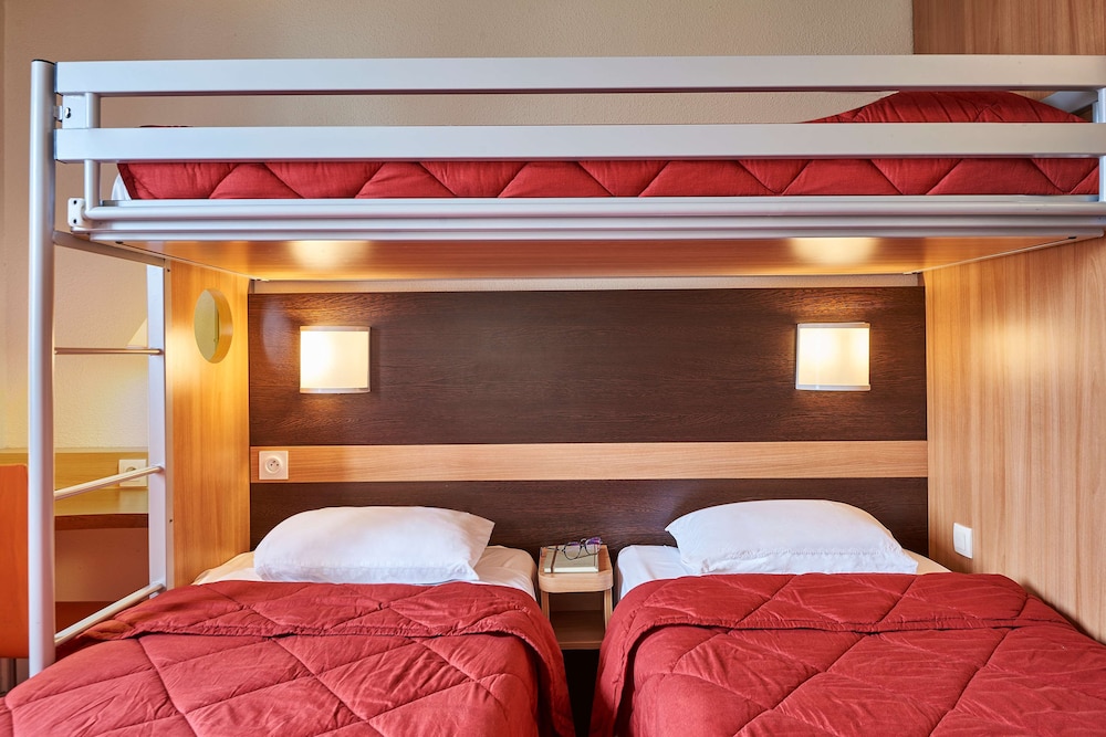 Standard Room, 3 Twin Beds - Photo 3