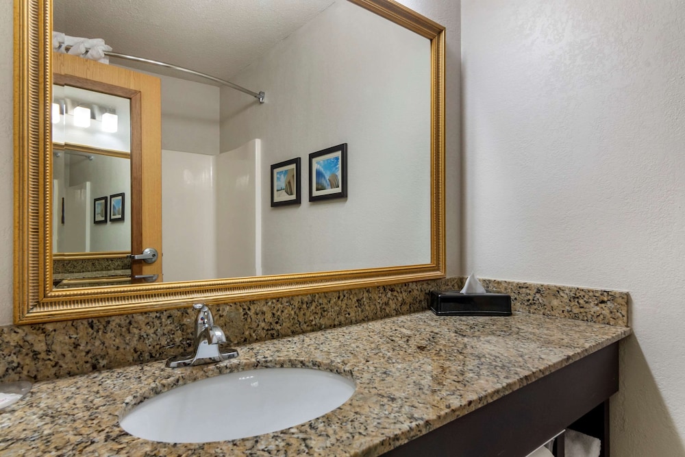Suite, 1 King Bed, Non Smoking, Hot Tub - Photo 8