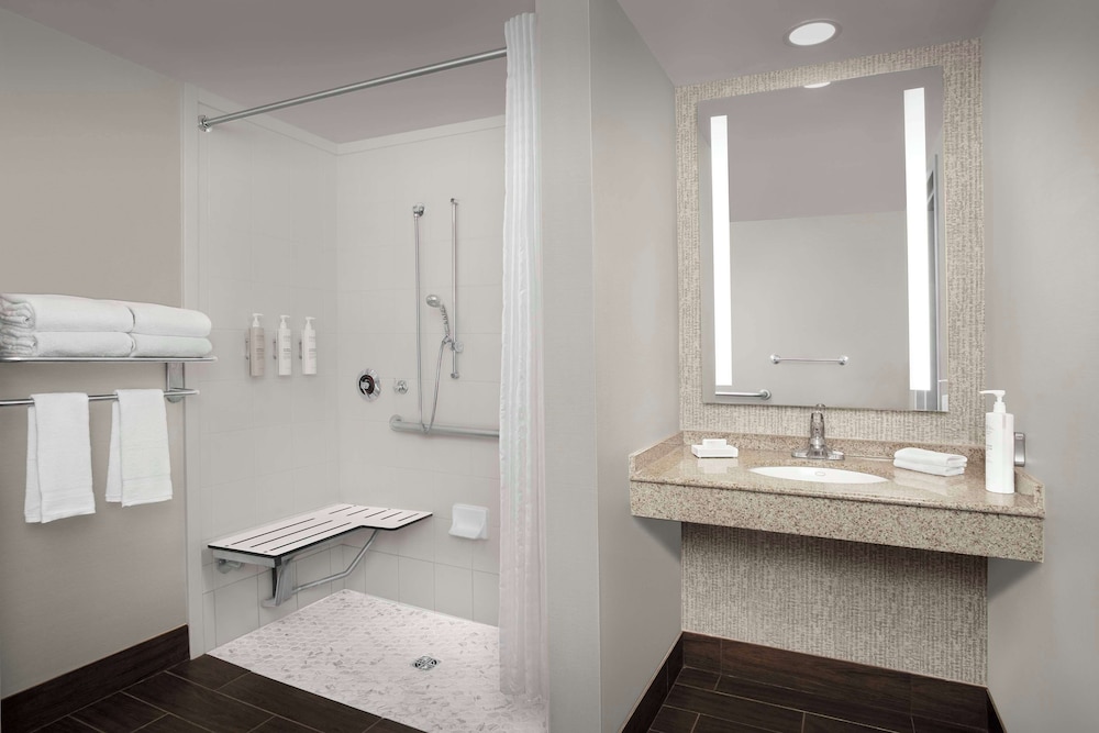 Room, Accessible - Photo 5