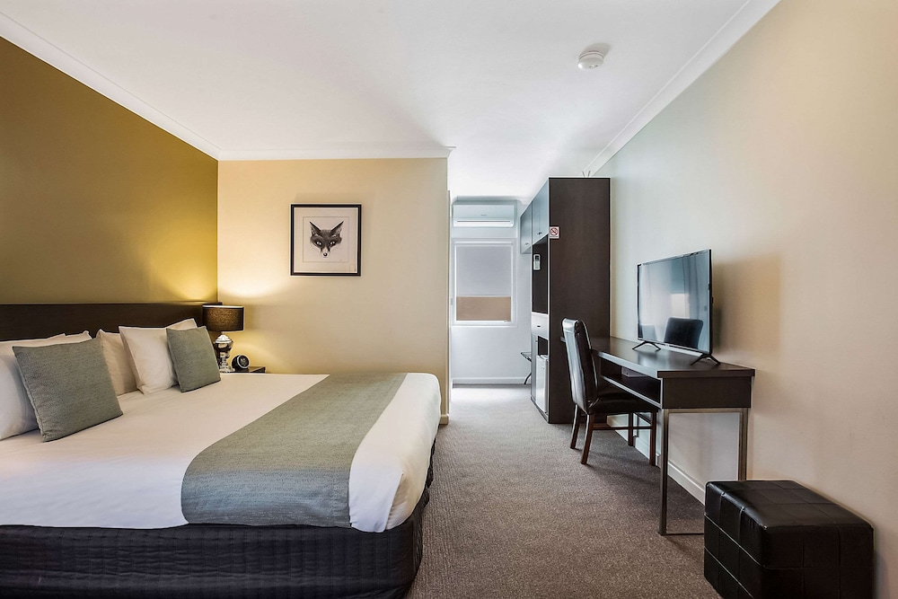 Standard Room, 1 King Bed - Photo 6
