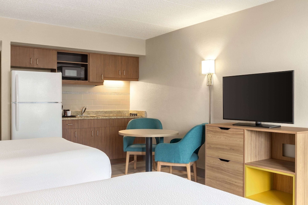 Efficiency, Room, 2 Queen Beds, Non Smoking - Photo 3