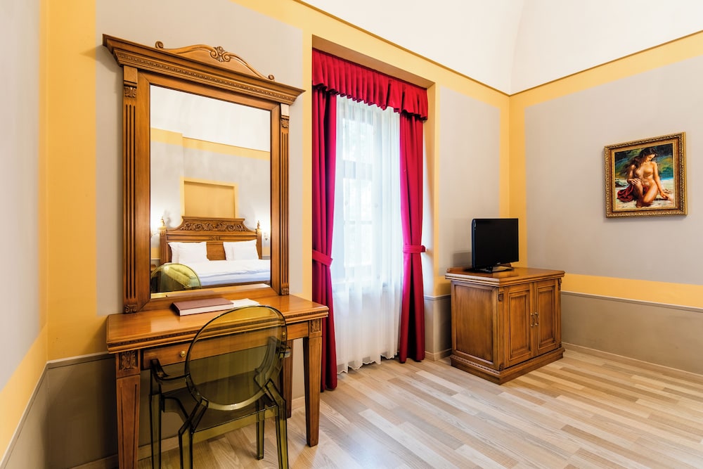 Classic Suite, Garden View photo 3