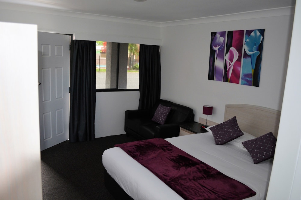 Corporate Queen Room - Photo 5