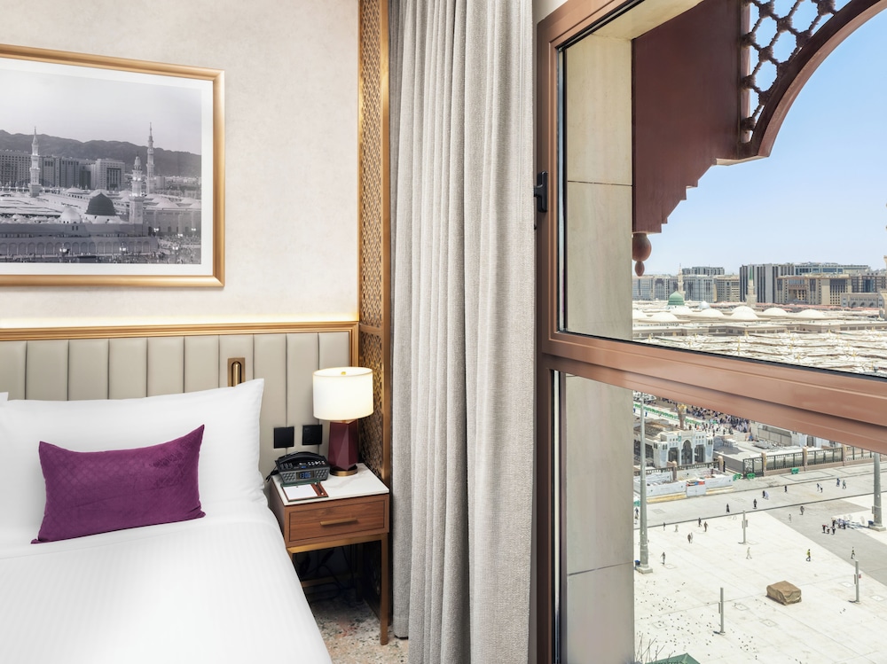 Standard Triple King Room photo 2