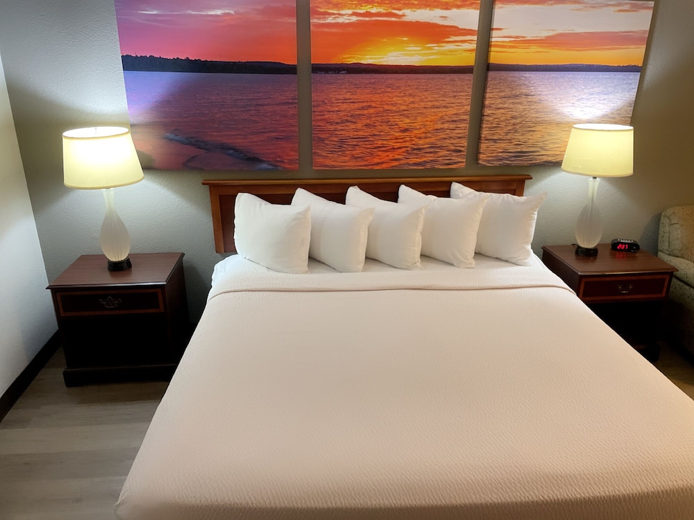 Room, 1 King Bed, Accessible, Non Smoking - Photo 5