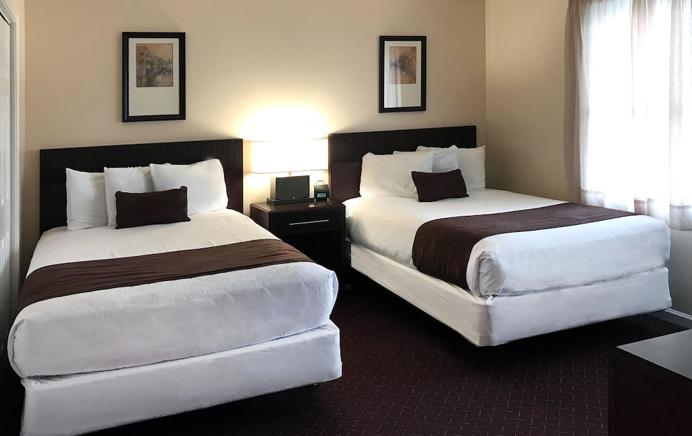 Deluxe Suite, 2 Double Beds photo 1