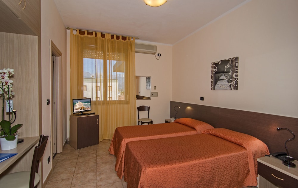 Standard Double or Twin Room, 1 Bedroom photo 2