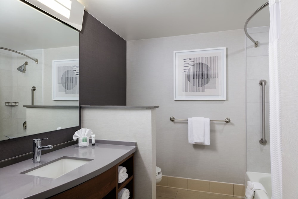 Room, 2 Queen Beds - Photo 12