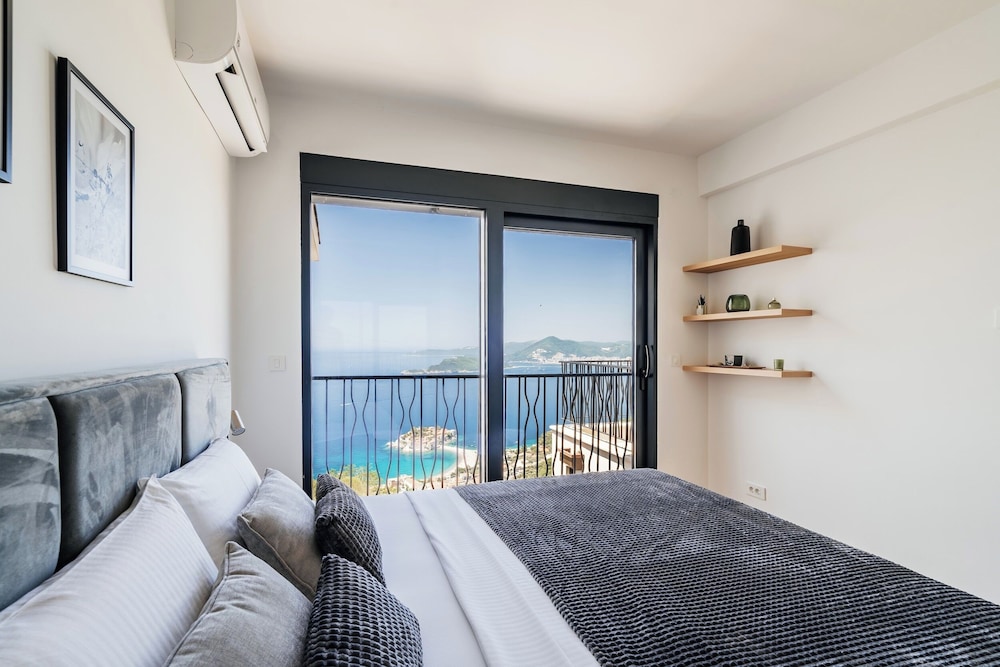 Luxury Apartment, Balcony, Sea View