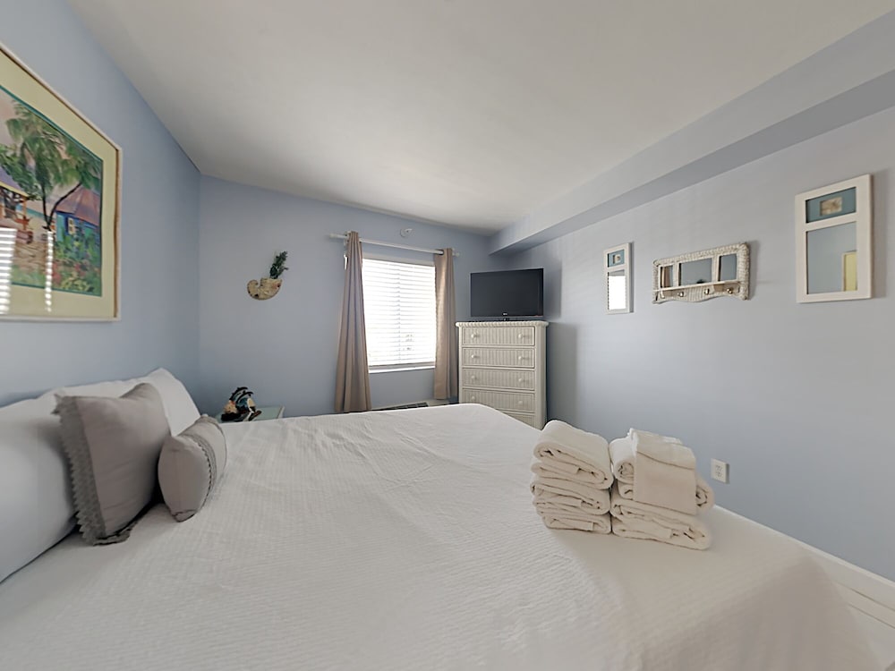 Condo, 1 King Bed with Sofa bed, Balcony, Ocean View (#22 - No Pets) photo 1