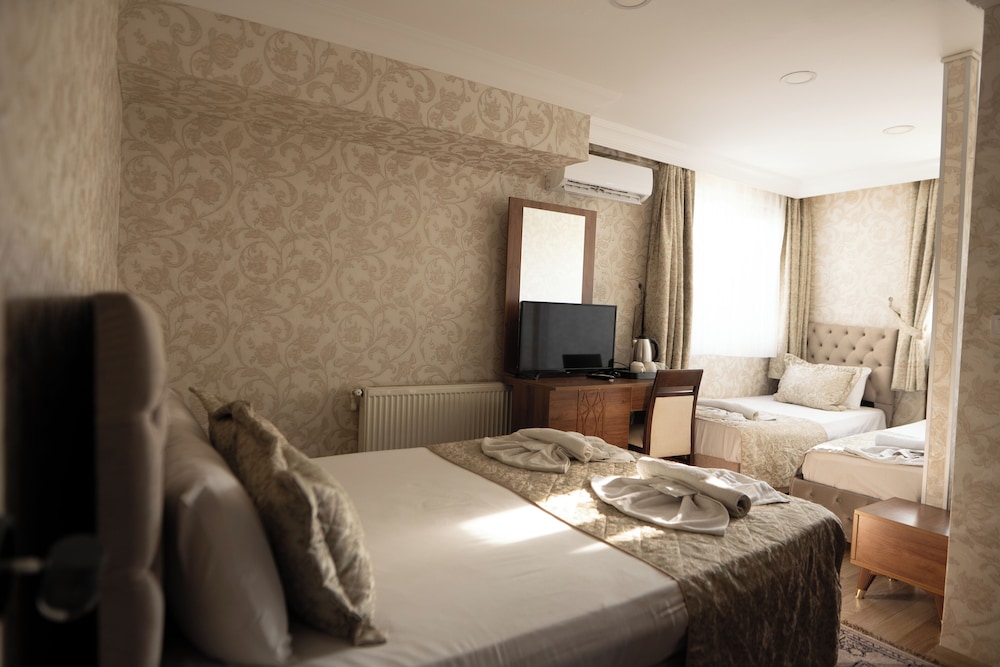 Superior Quadruple Room photo 3