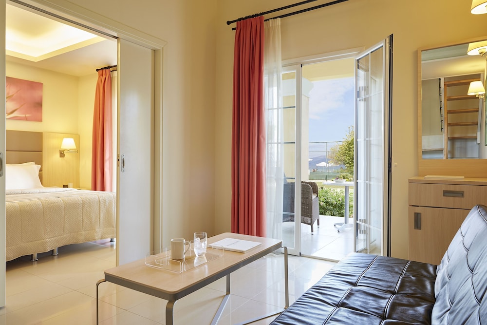 Family Suite, Balcony, Garden View photo 2