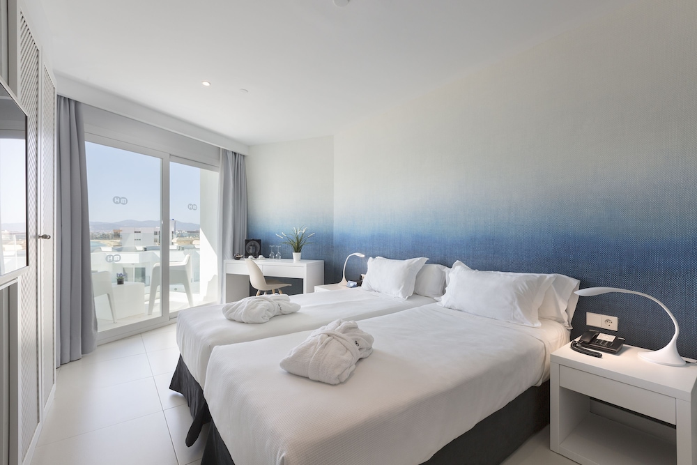 Premium Double Room, Balcony, Partial Sea View - Photo 3