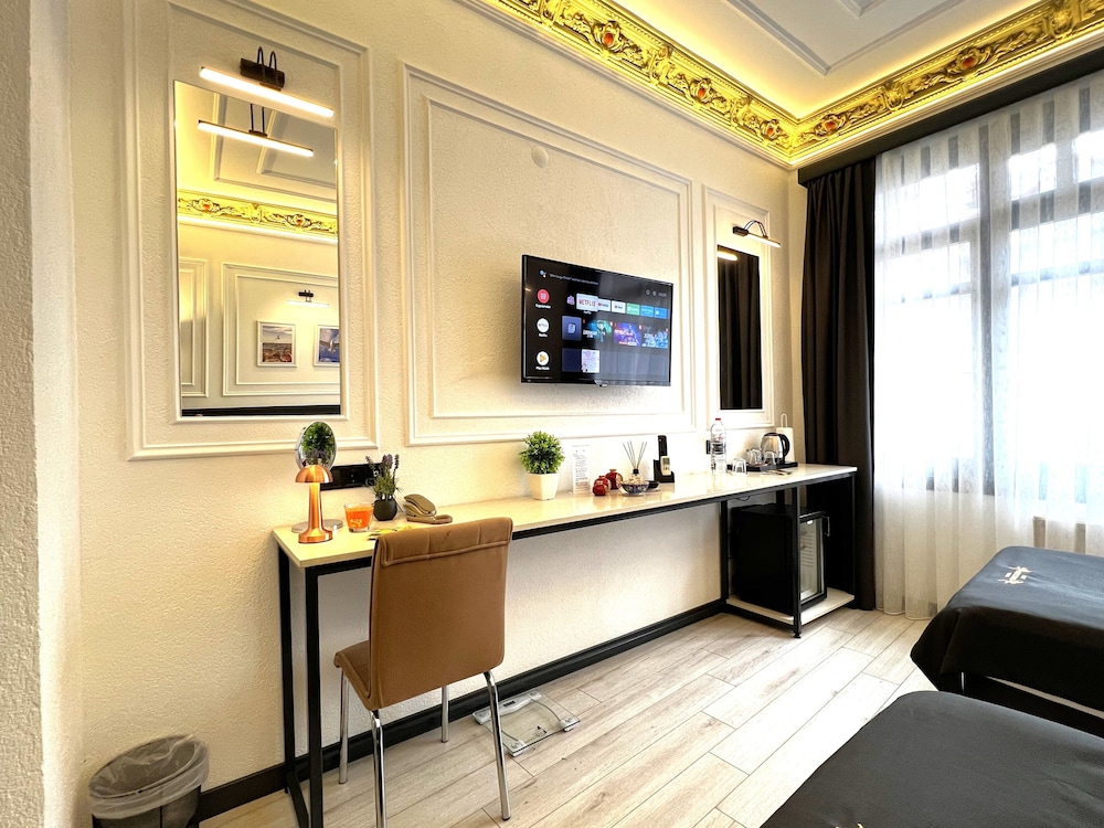 Superior Triple Room photo 3