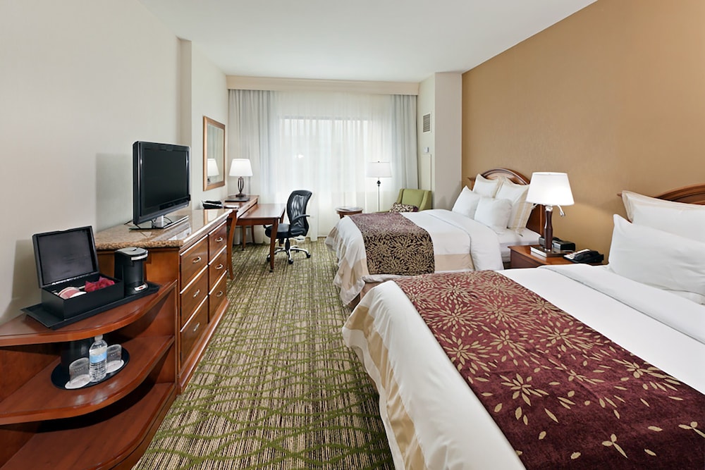 Room, 2 Queen Beds - Photo 3