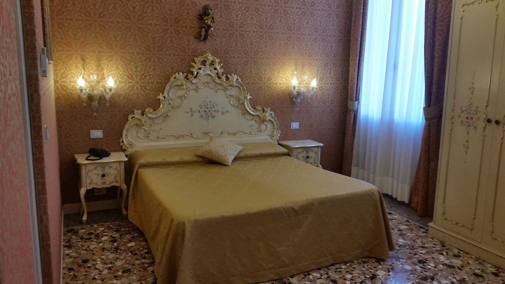 Classic Double Room photo 2