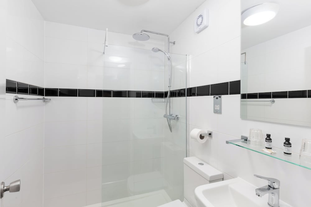 Standard Twin Room, 2 Twin Beds - Photo 8
