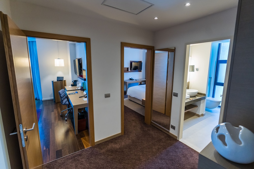 King One Bedroom Suite - Photo 2