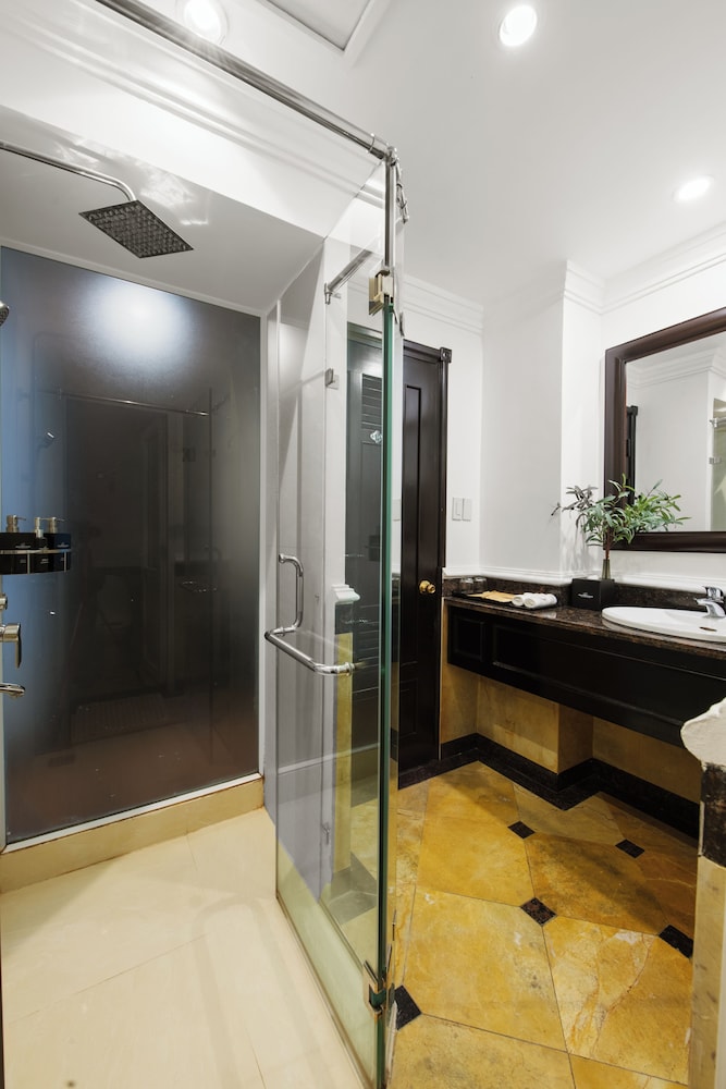 Family Suite (French Wing) - Photo 3