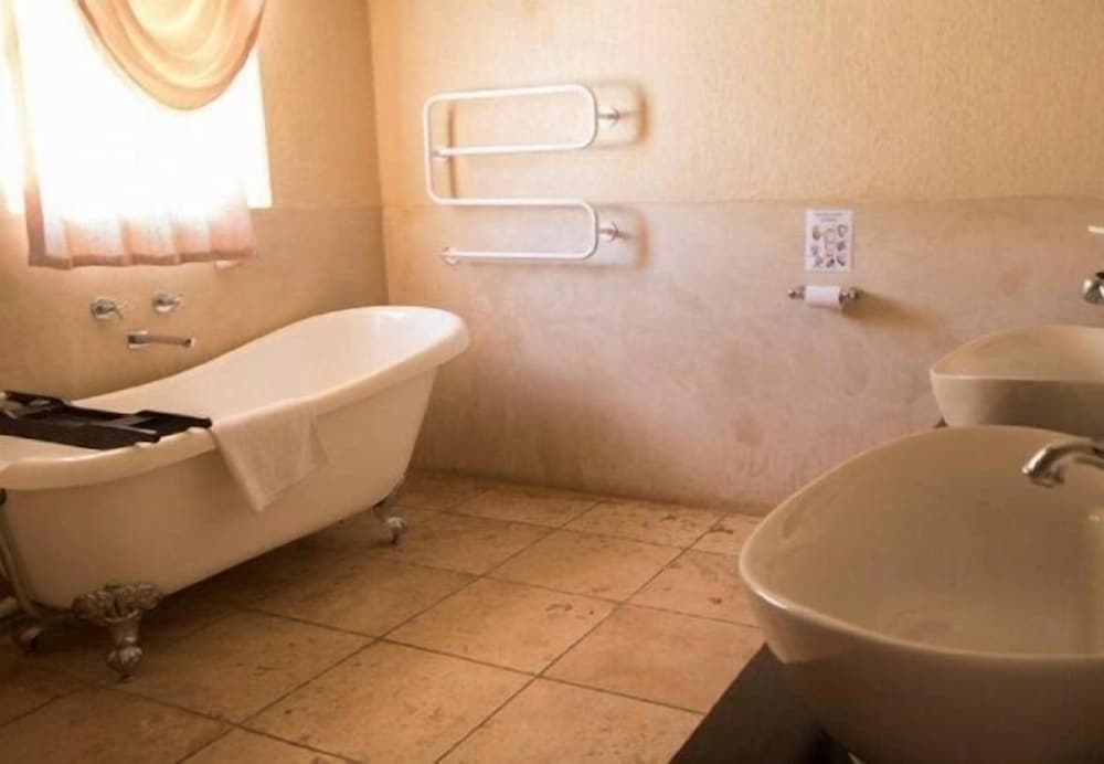 The Grand Elm Suite photo 2