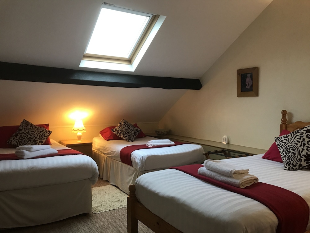 Triple Room, Ensuite photo 1