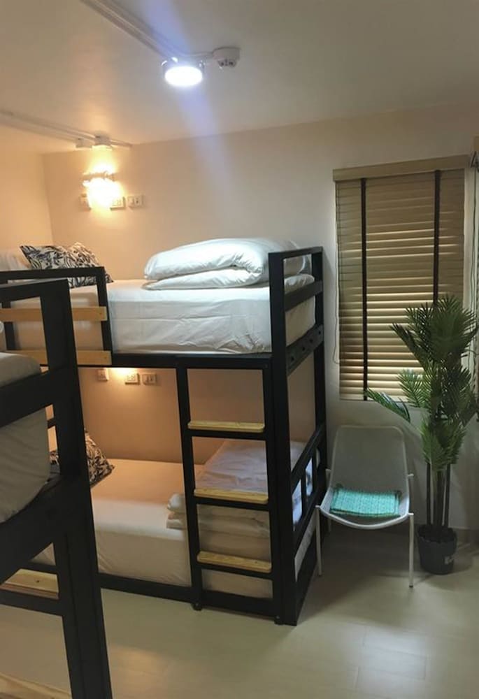Economy Room, Multiple Beds, Shared Bathroom photo 3
