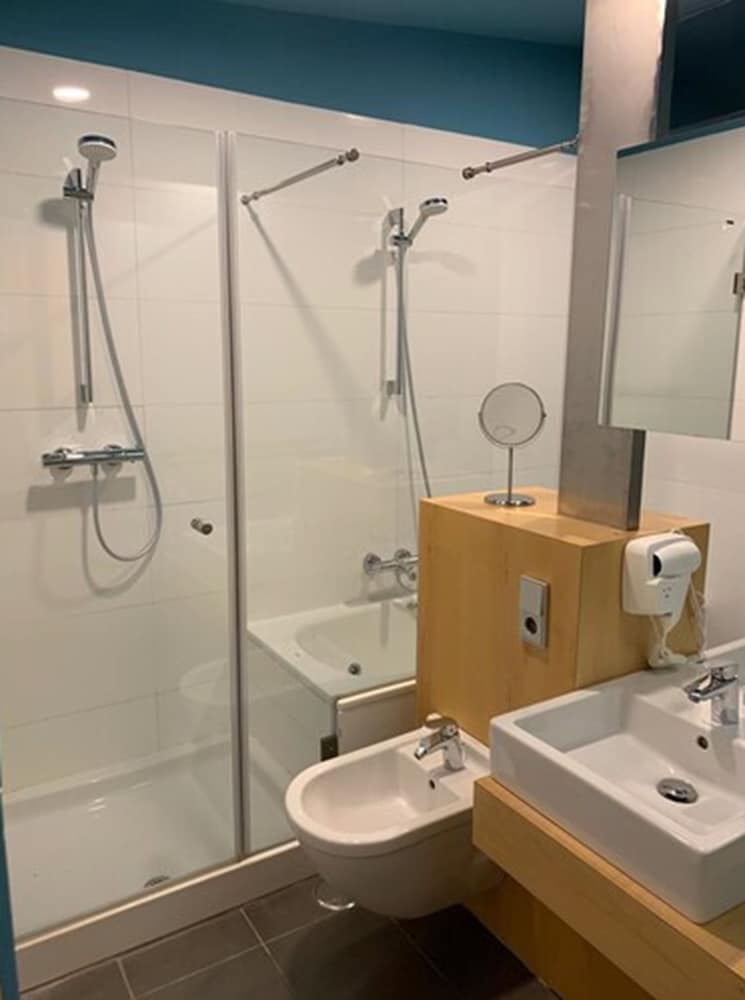 Deluxe Double or Twin Room photo 2