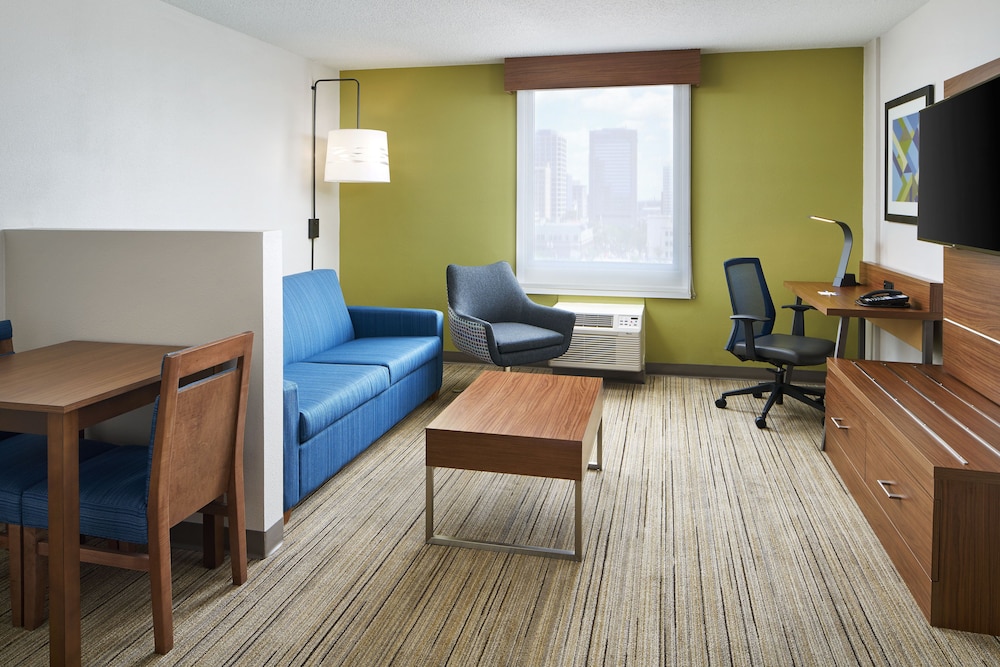 Suite, 2 Queen Beds - Photo 3