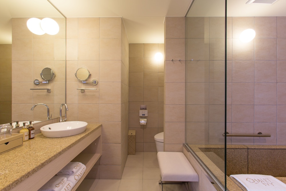 Deluxe Suite - Courtyard photo 3