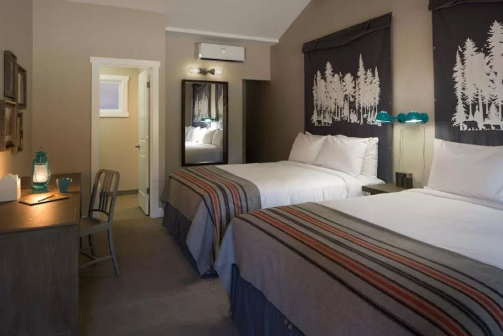 Standard Room, 2 Queen Beds photo 3
