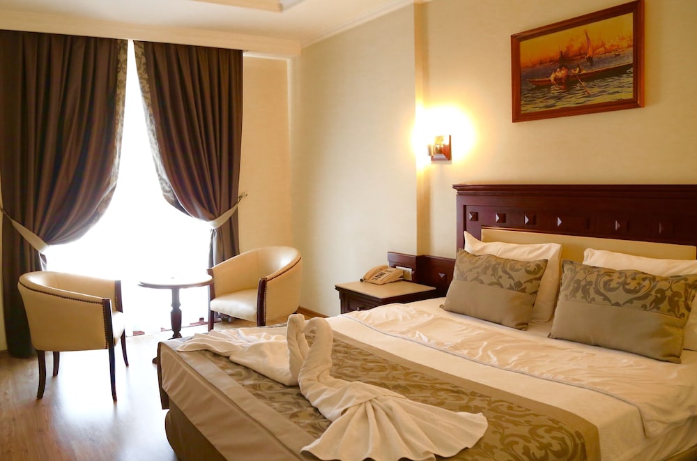 Deluxe Double Room, 1 Double Bed, Sea View, Sea Facing photo 2