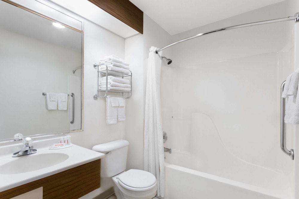 Suite, 2 Queen Beds - Photo 2
