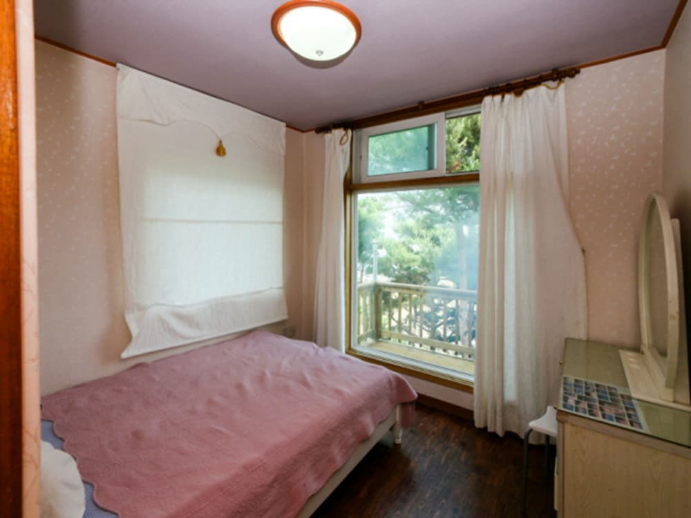 Room (Rosemary) - Photo 1