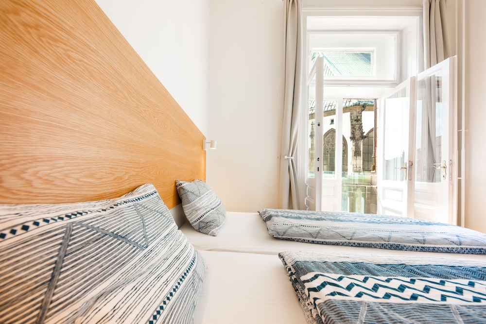 Classic Double Room, 1 Bedroom, Private Bathroom, City View photo 2