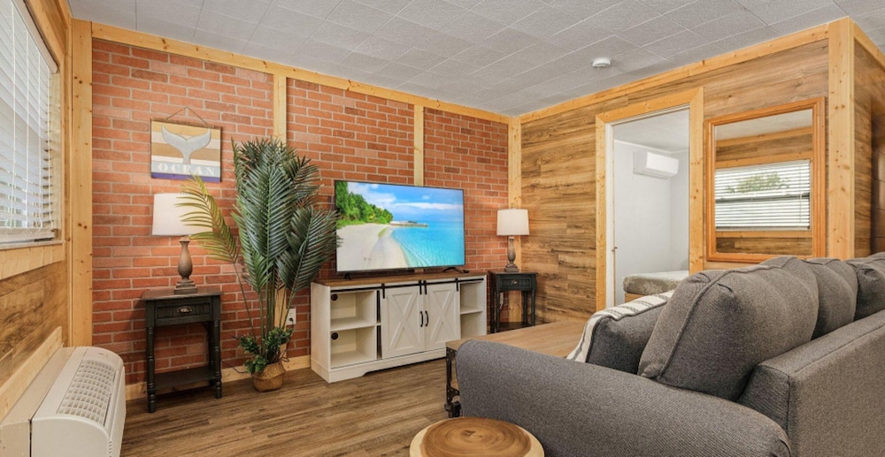 Condo, 1 Queen Bed with Sofa bed, Balcony