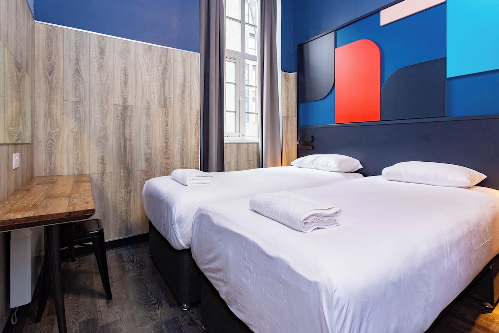 Private Ensuite Twin Room - Photo 1
