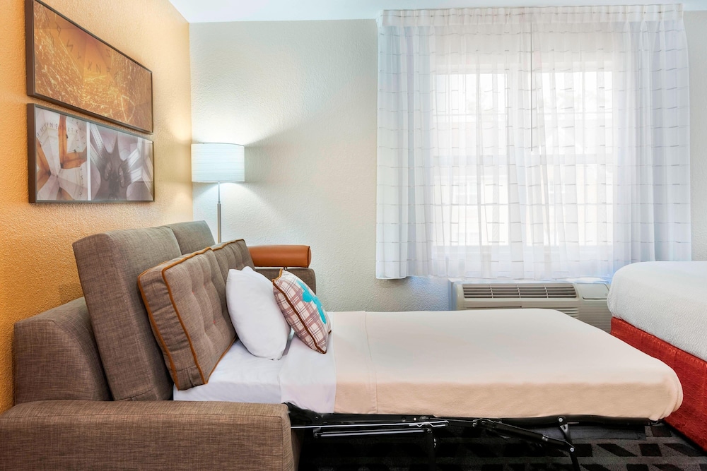 Studio, 1 Queen Bed with Sofa bed (Mobility Accessible, Tub) - Photo 2