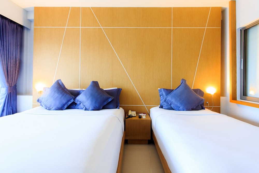 Deluxe Room, Balcony - Photo 9