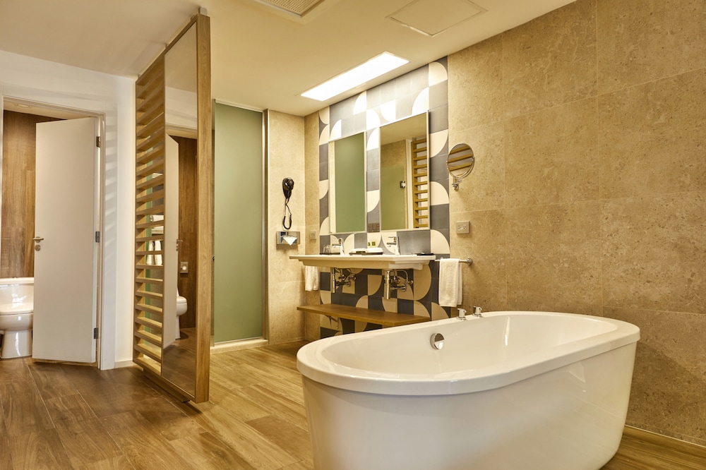 Junior Suite, Oceanfront (elite Club, B2c-us)