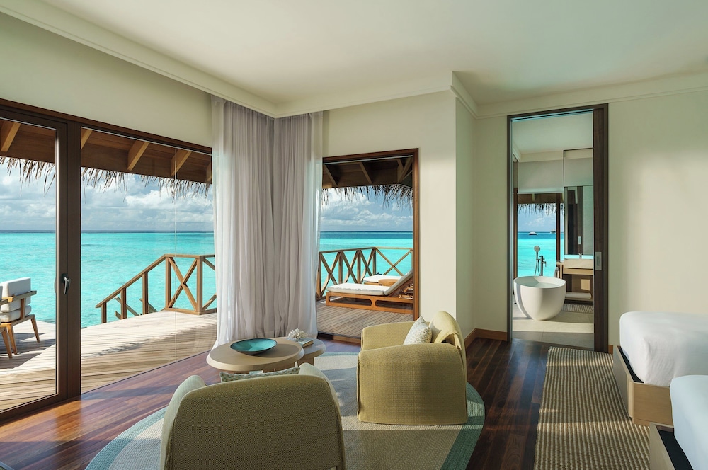 Two Bedroom Ocean Pavilion With Outdoor Pool - Photo 6