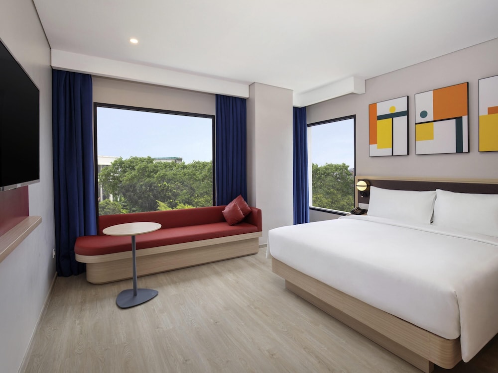 Premium Room, 1 Double Bed with Sofa bed - Photo 3