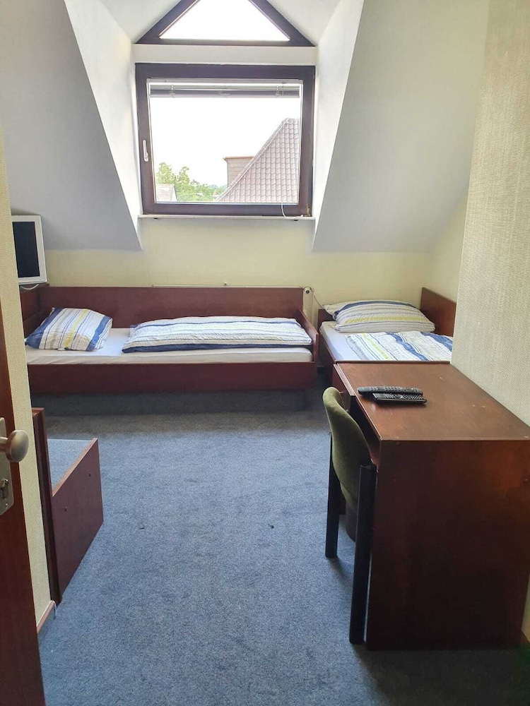 Double or Twin Room - Photo 4