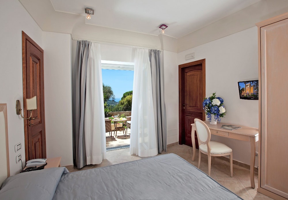 Comfort Double Room, Partial Sea View - Photo 1