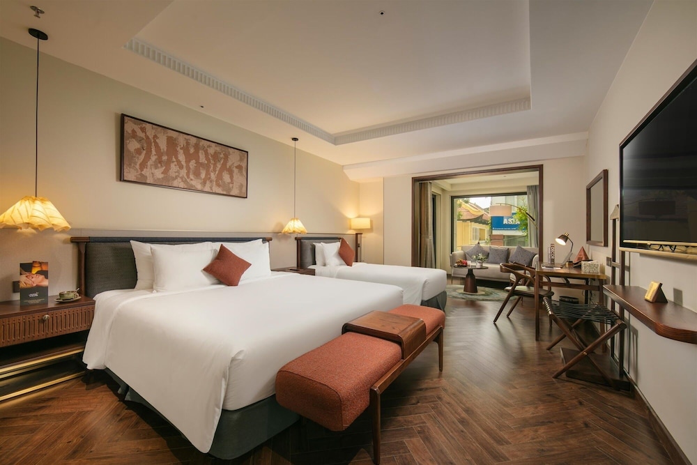Grand Triple Room, Balcony, City View