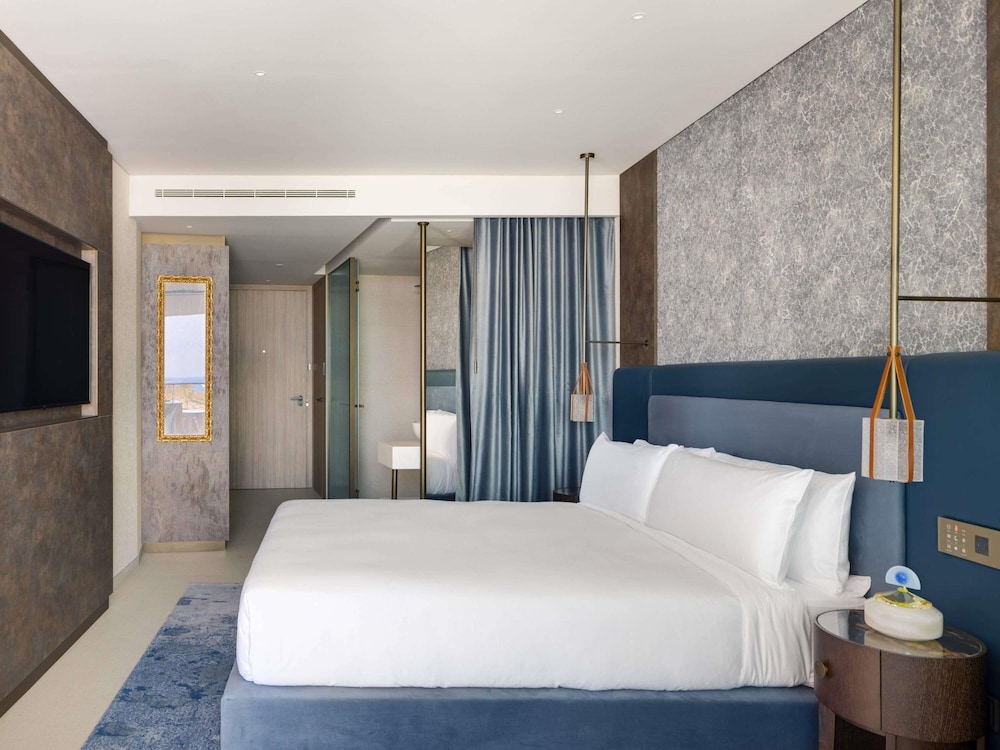 Room, 2 Bedrooms