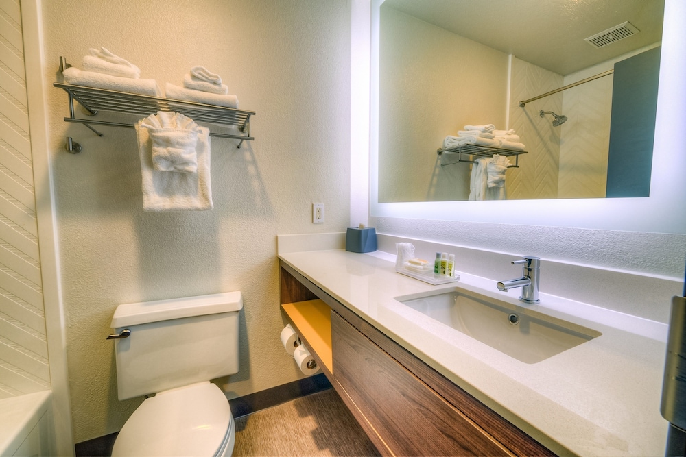 Suite, 2 Queen Beds, Mobility Accessible (Communications, Accessible Shower) - Photo 5