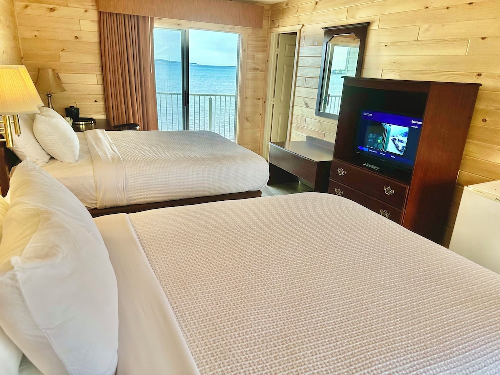 Deluxe Room, 2 Queen Beds, Lakefront, Bridgeview photo 3