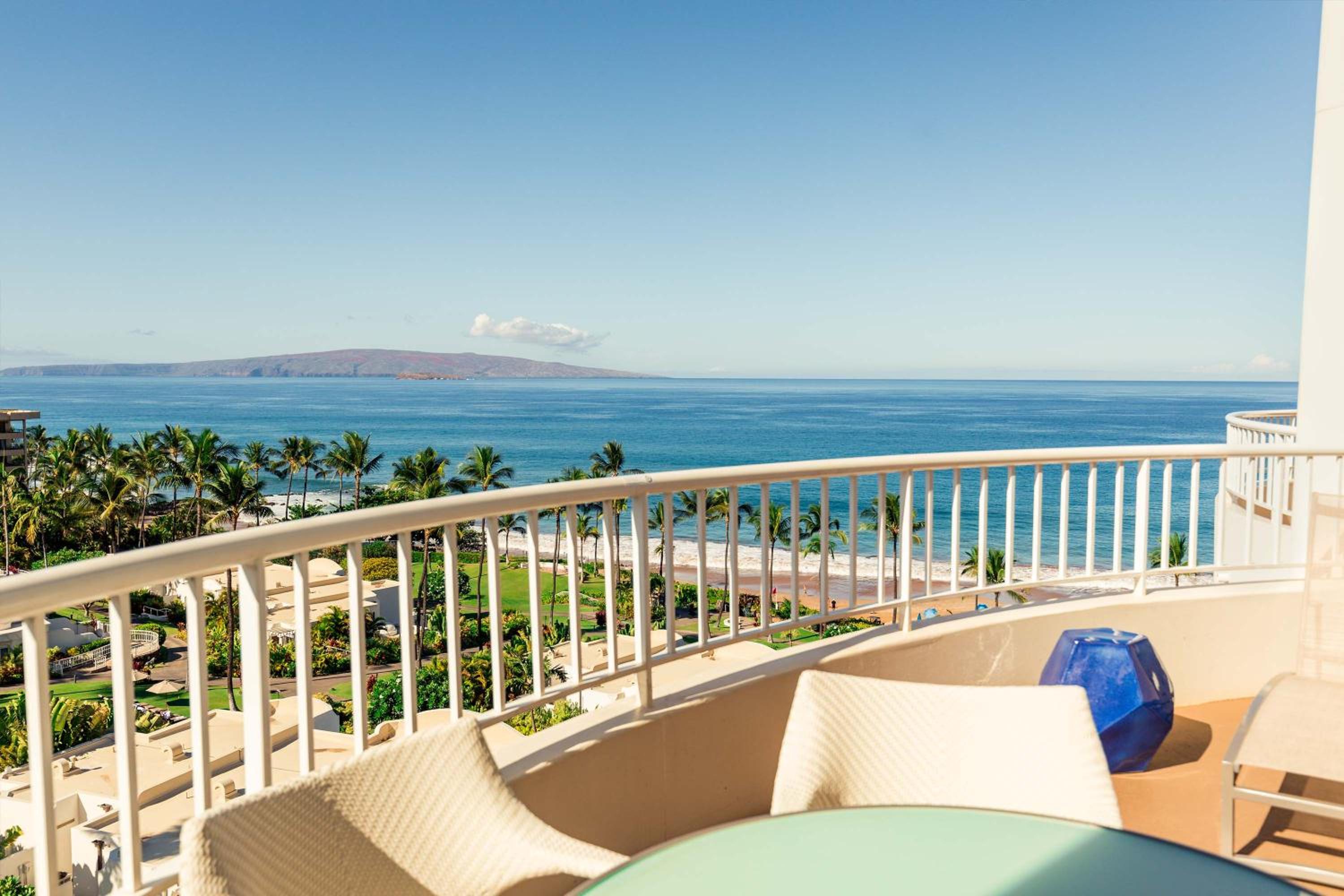 Deluxe King Suite with Sofa Bed and Ocean View
